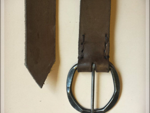 Ceinture à boucle en fer forgé