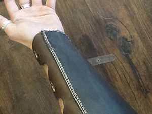 Brassard d'archer à boucles